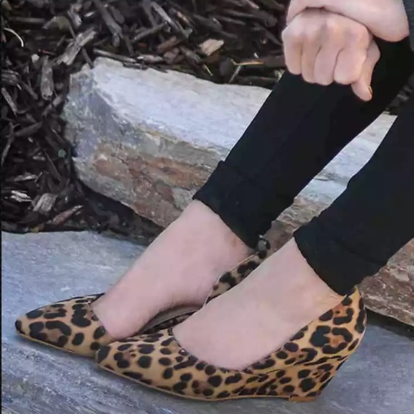 Journee Collection Leopard Wedge Pumps Size 8.5 - Picture 2 of 7